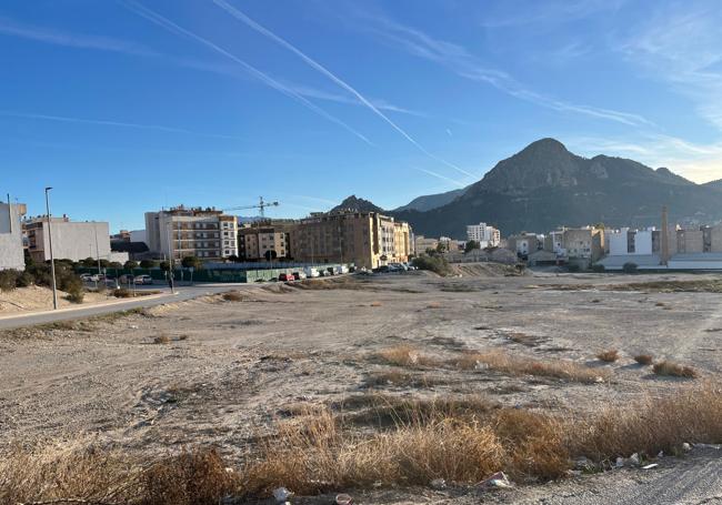 Solar donde debería levantarse el nuevo Centro de Salud Mental.