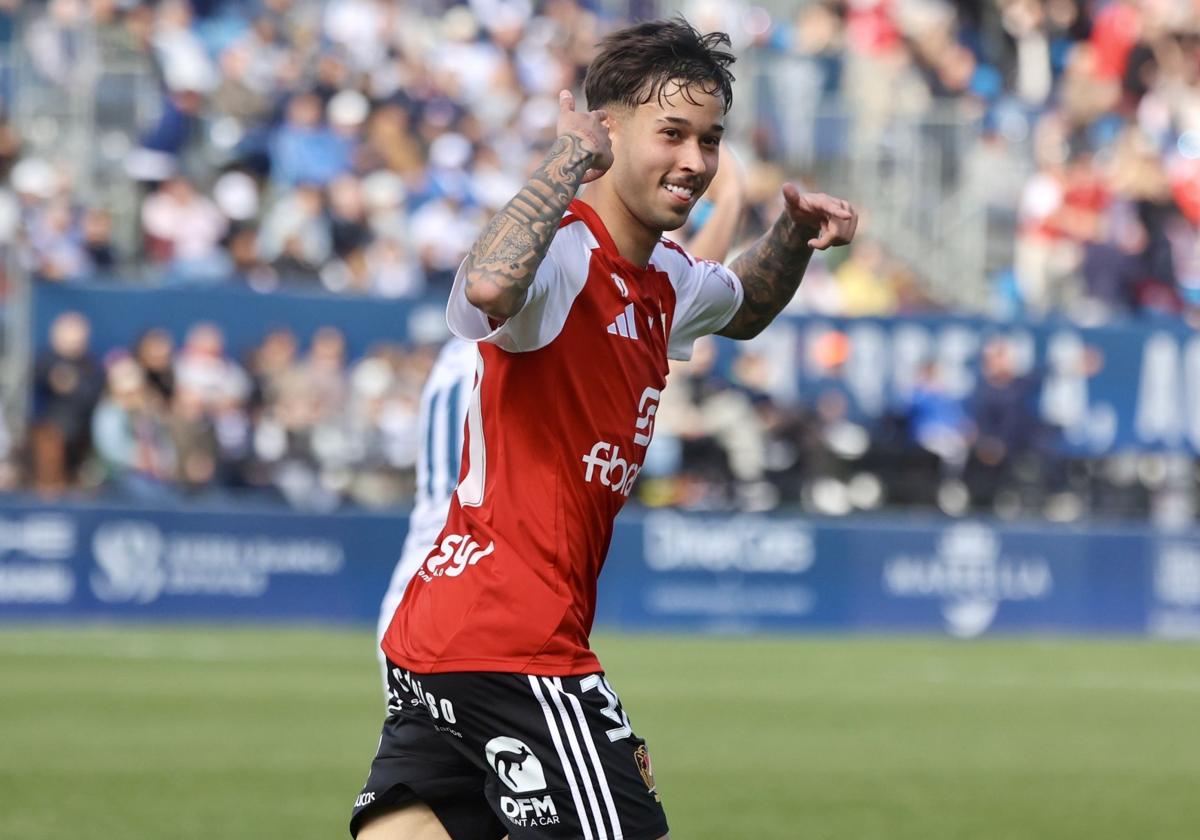 Joao Palmberg celebra el primer gol del partido.