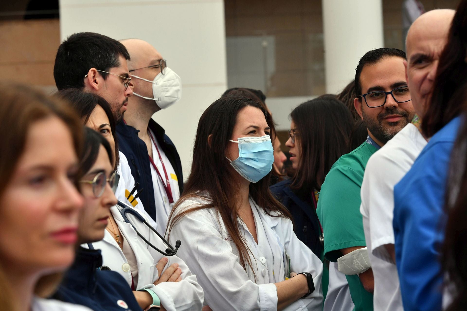 La protesta de los sanitarios por la reforma del Ministerio en La Arrixaca, en imágenes