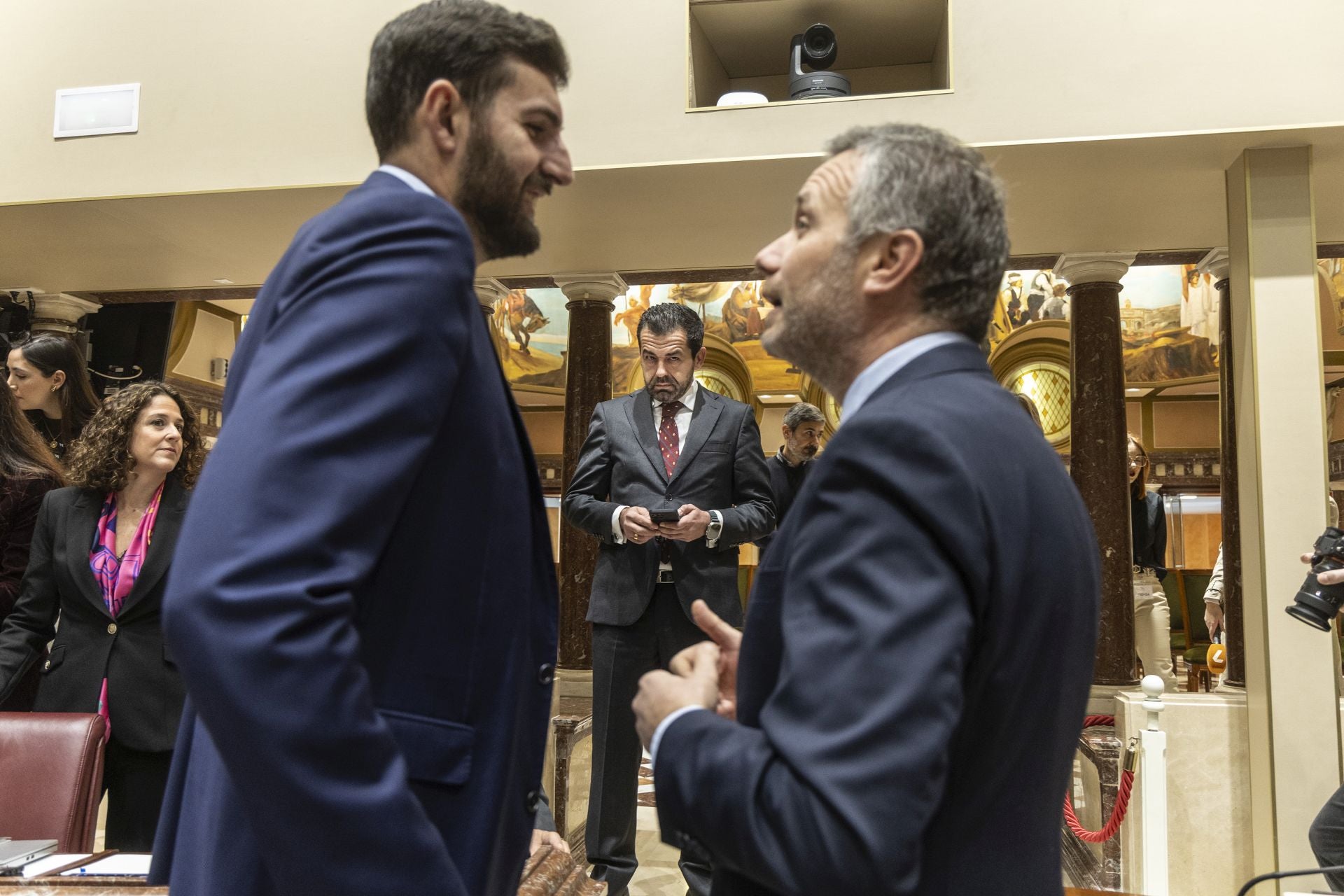 En imágenes, la Asamblea celebra el primer pleno tras su reforma