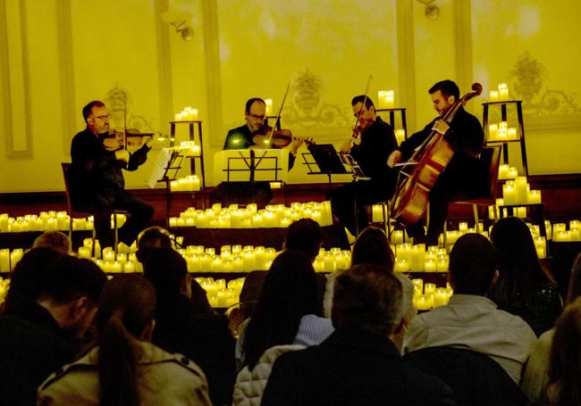 Una de las veladas de Candlelight Concerts, en el Real Casino de Murcia, el pasado domingo.