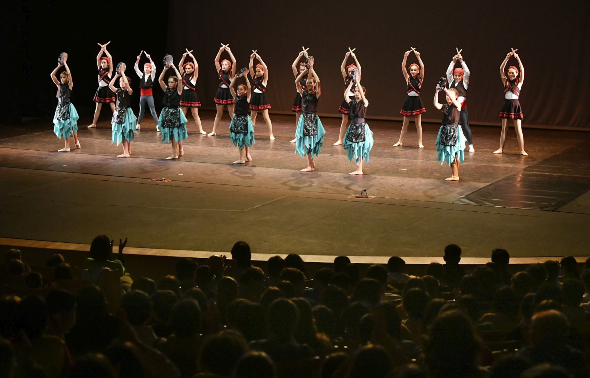 La primera gala de este miércoles del Conservatorio de Danza de Murcia, en imágenes