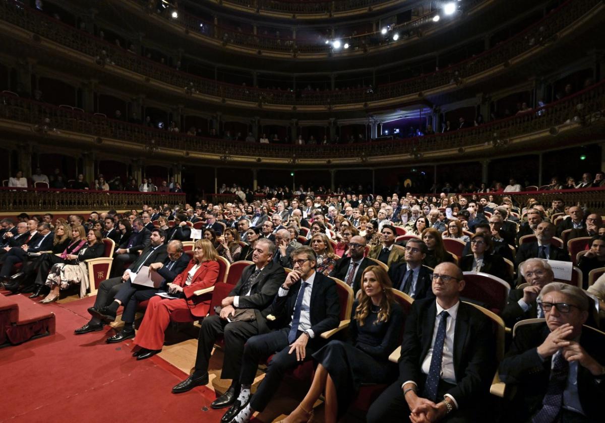 Mil personas llenaron el Teatro Romea para celebrar el Año Internacional de las Cooperativas junto a Ucomur y Ucoerm.