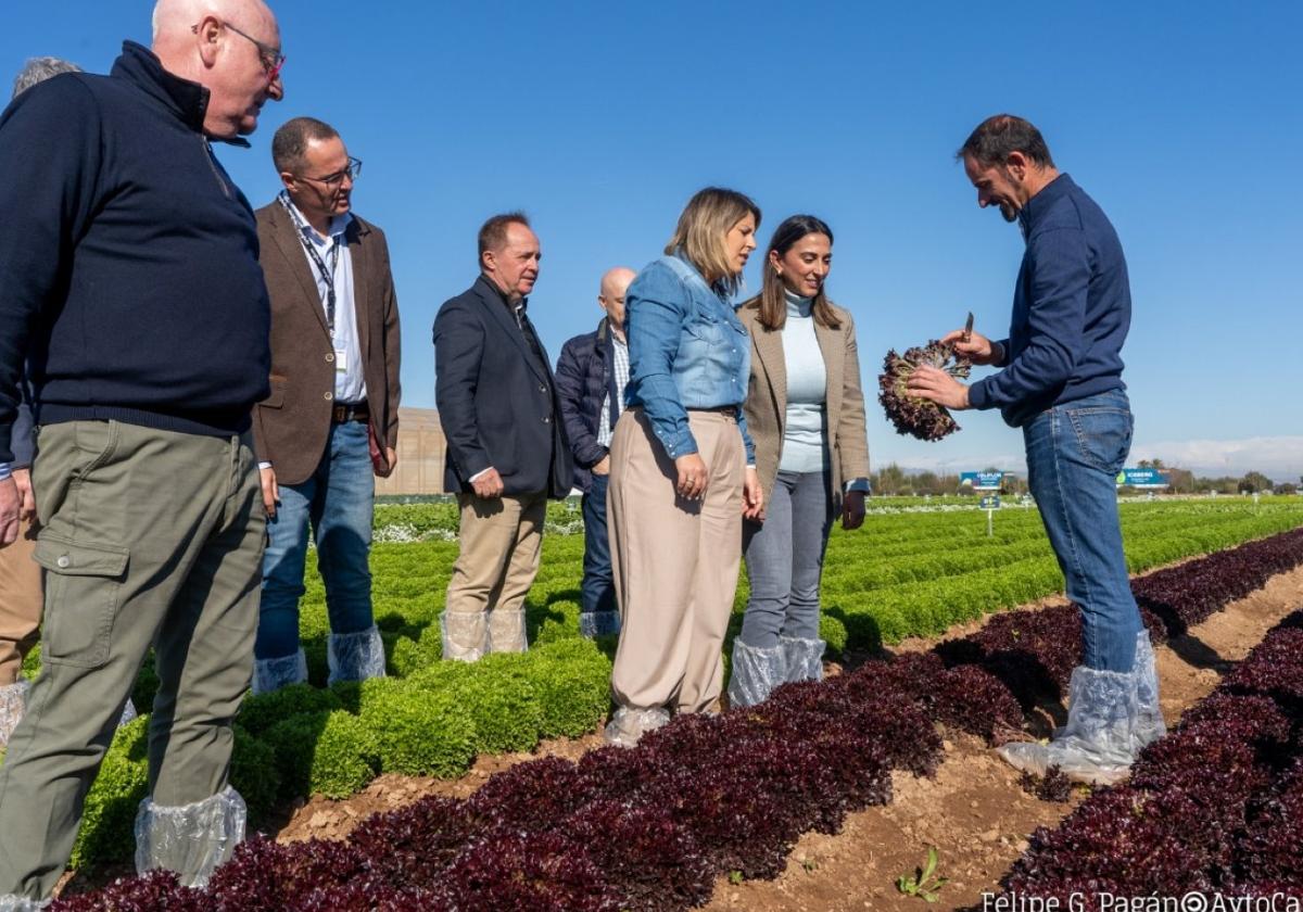 Visita de la alcaldesa y la consejera de Agricultura a las instalaciones de la empresa Syngenta.