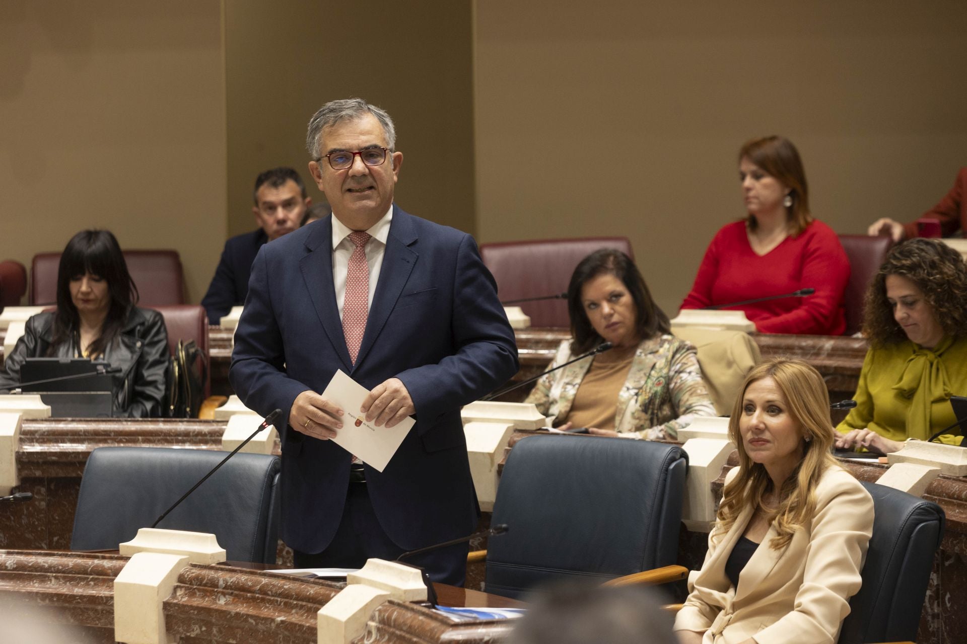 El Pleno de la Asamblea Regional de este viernes, en imágenes