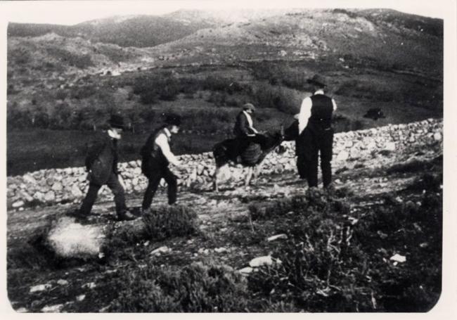 Con un precursor del ecologismo y pionero de la reforma educativa y científica. Altamira y Giner de los Ríos subiendo por las sierras de Guadarrama.