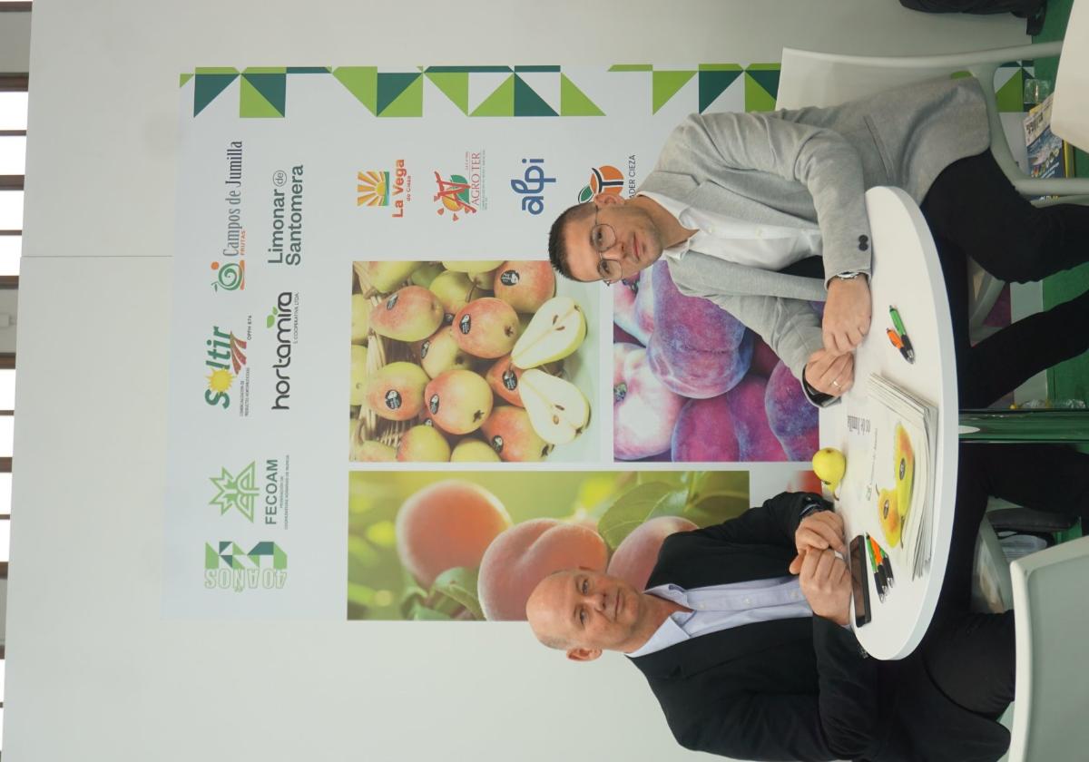 Antonio Antolí y Juan José Arenas, presidente y director comercial de Campos de Jumilla, respectivamente, en Fruit Logistica.