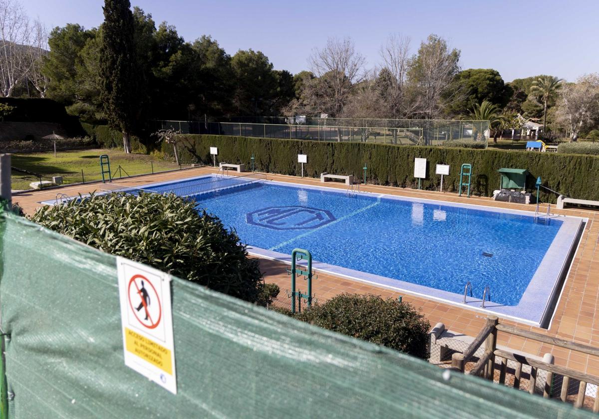 Piscinas del parque de Tentegorra, cuyo acceso está cerrado.