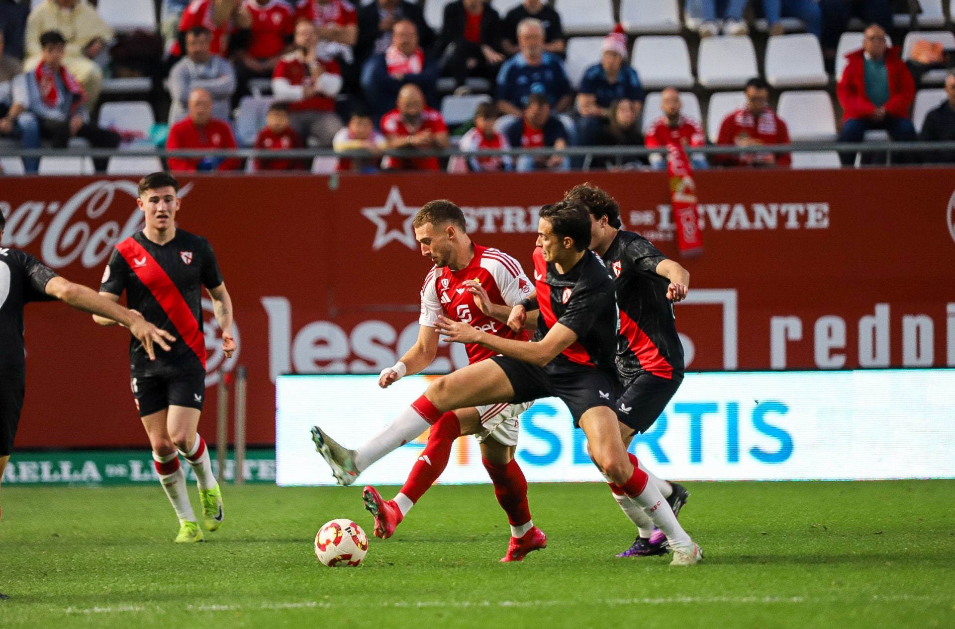 La derrota del Real Murcia frente al Sevilla Atlético, en imágenes