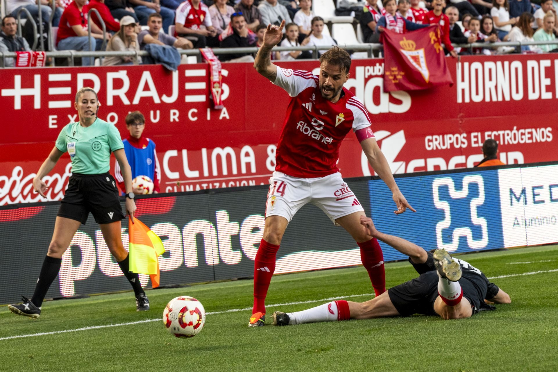 La derrota del Real Murcia frente al Sevilla Atlético, en imágenes