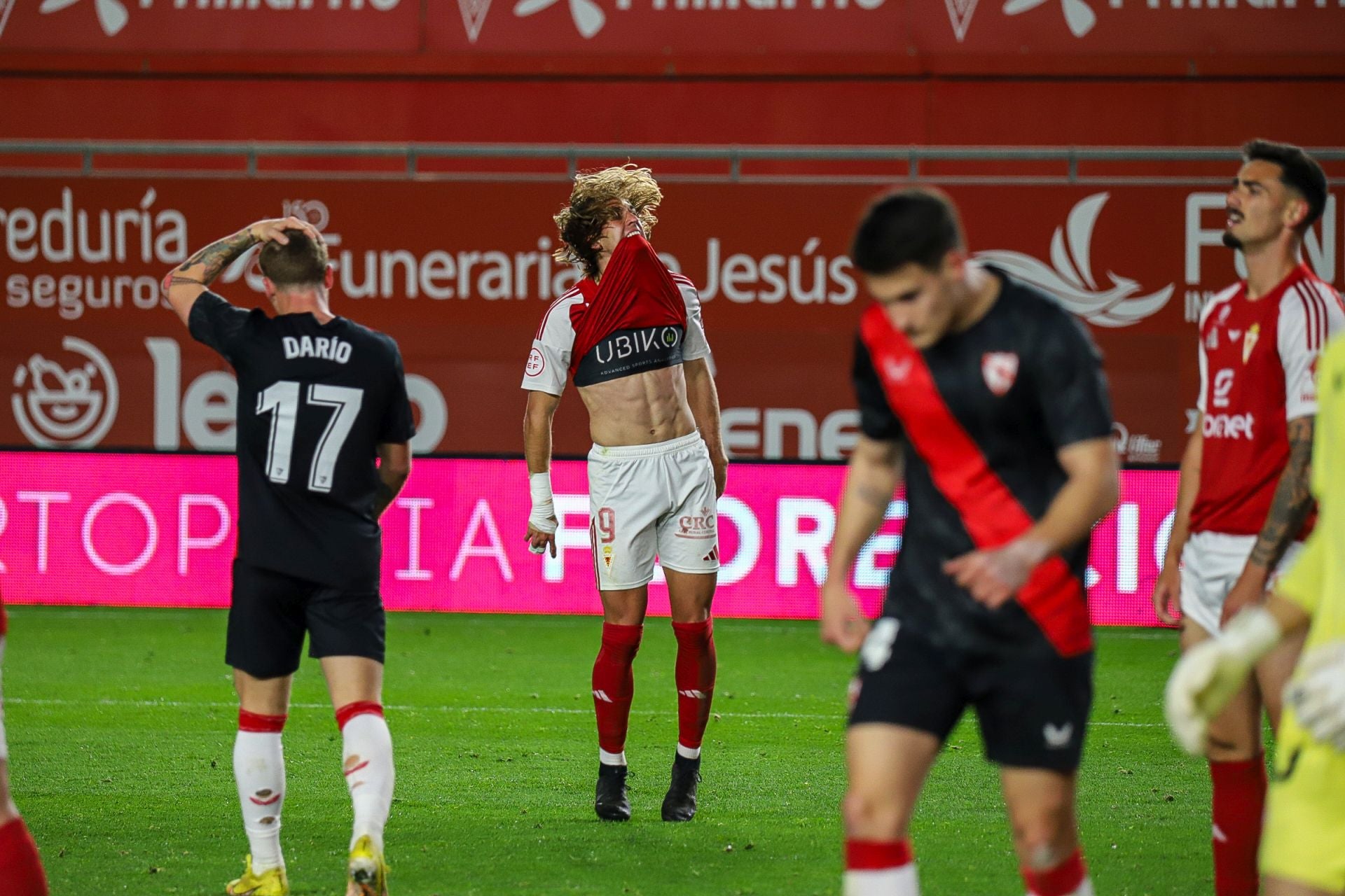 La derrota del Real Murcia frente al Sevilla Atlético, en imágenes