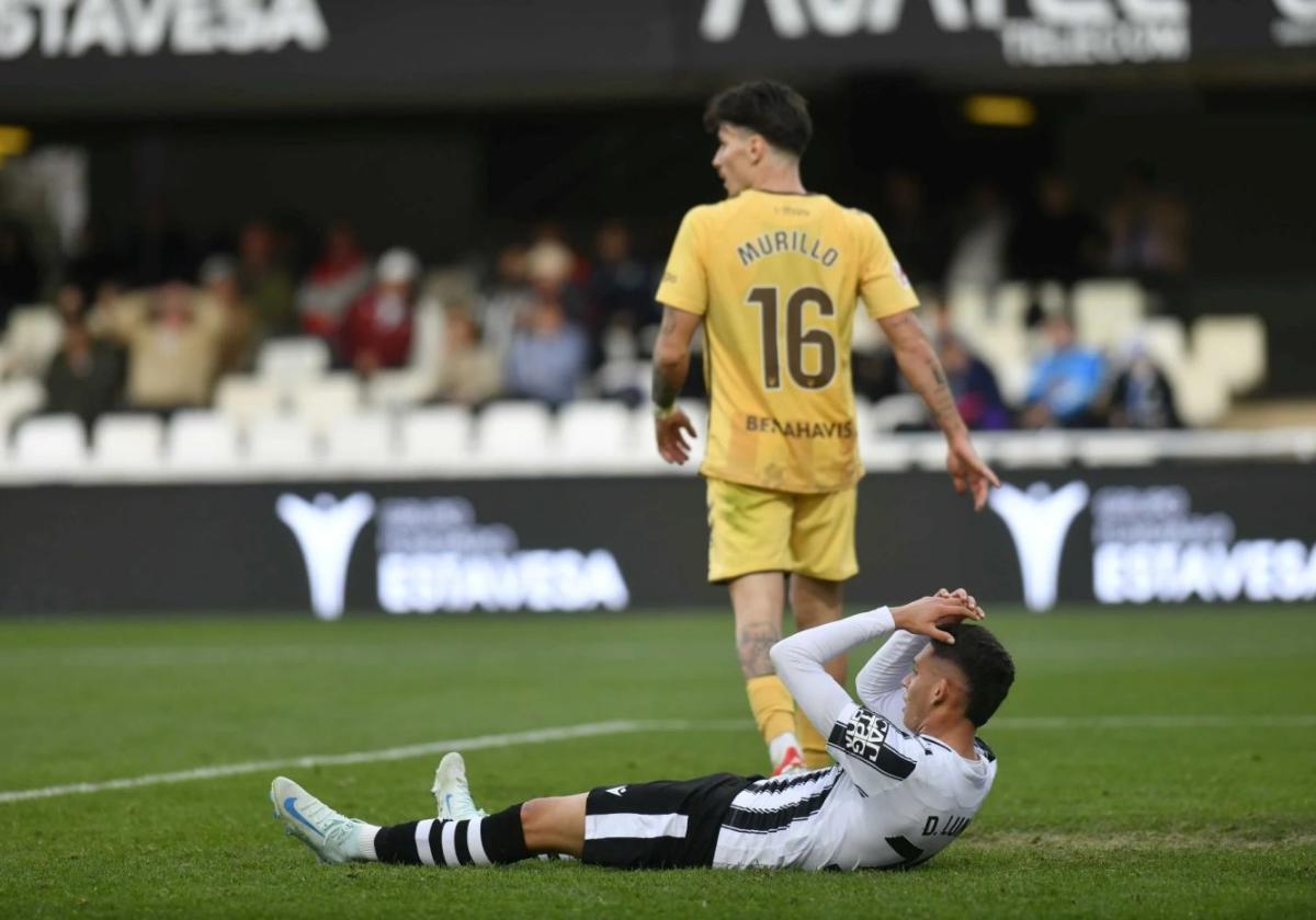 El colombiano Daniel Luna se lamenta tras cabecear un centro de Delmás por encima del larguero, el pasado sábado ante el Málaga.