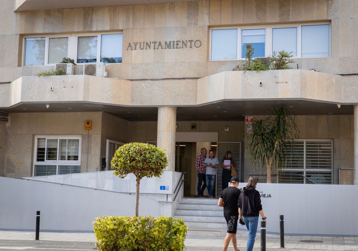 Entrada principal del Ayuntamiento de Torrevieja