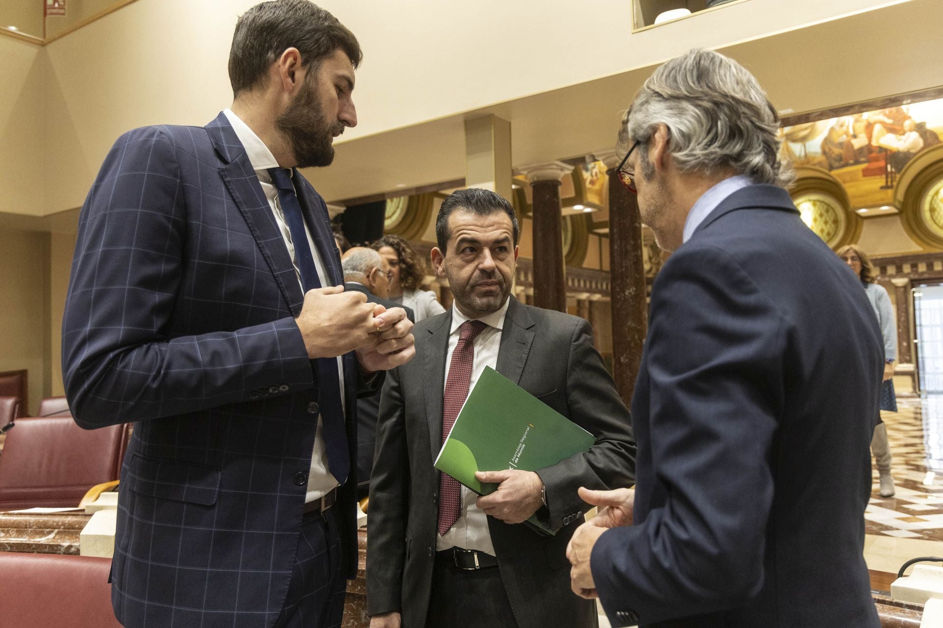 El Pleno de la Asamblea Regional de este viernes, en imágenes