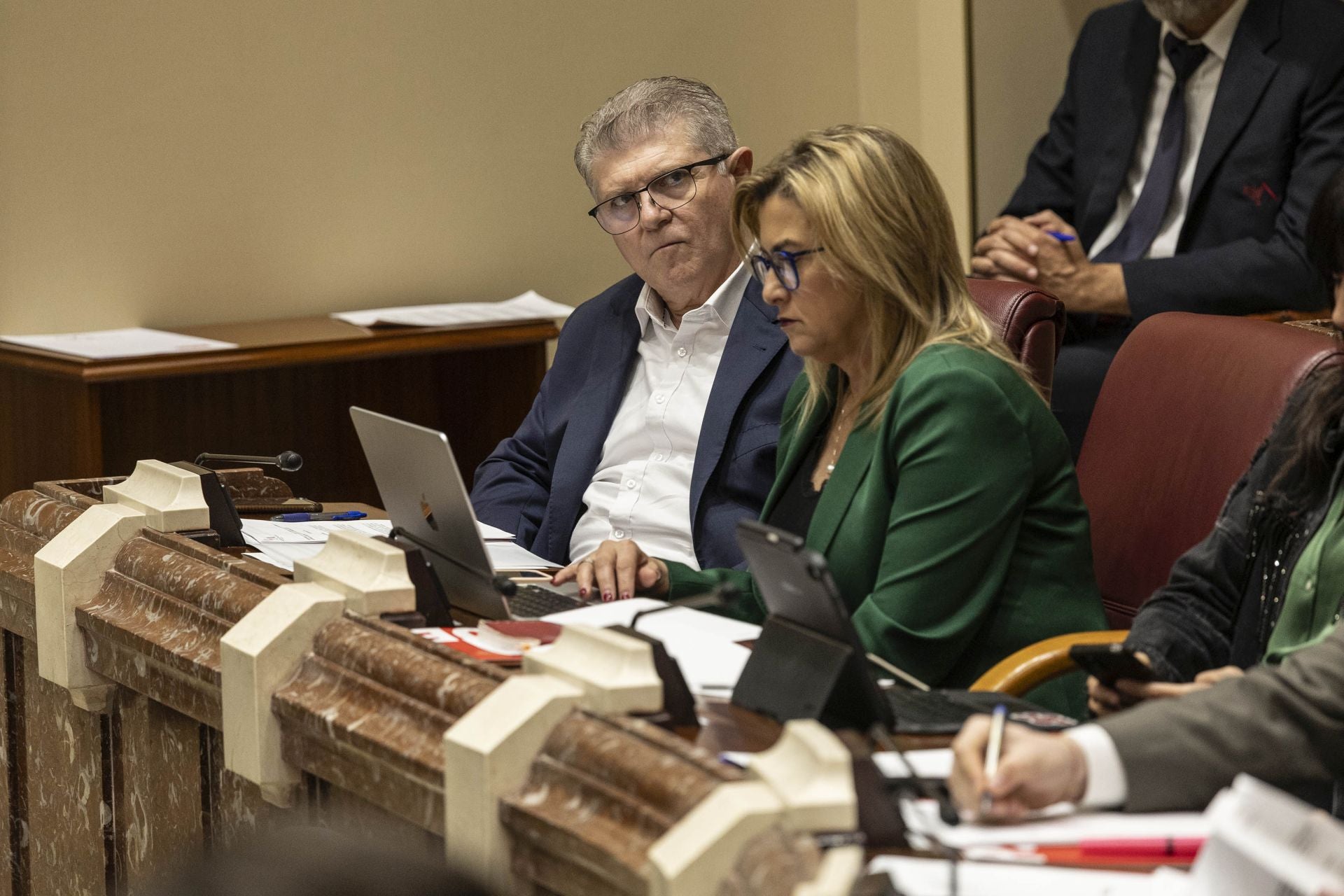 El Pleno de la Asamblea Regional de este viernes, en imágenes