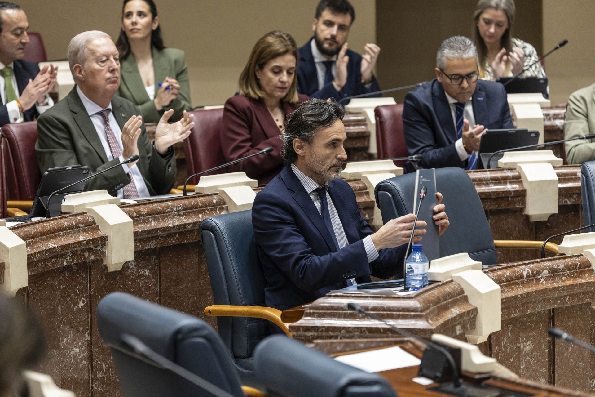 El Pleno de la Asamblea Regional de este viernes, en imágenes