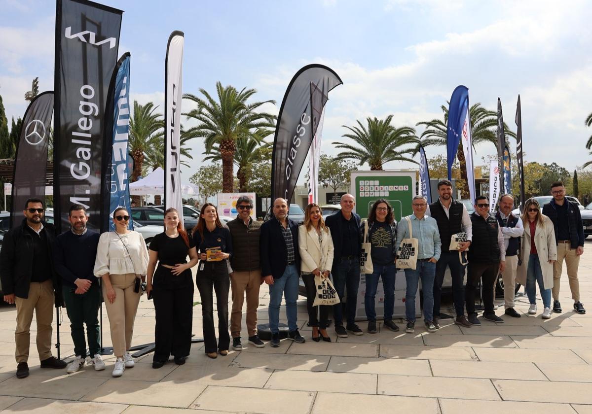 Representantes de la UMU y concesionarios participantes.