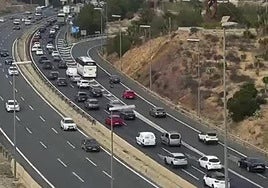 Retenciones de la autovía A-30, a su paso por Espinardo, este viernes por la tarde.