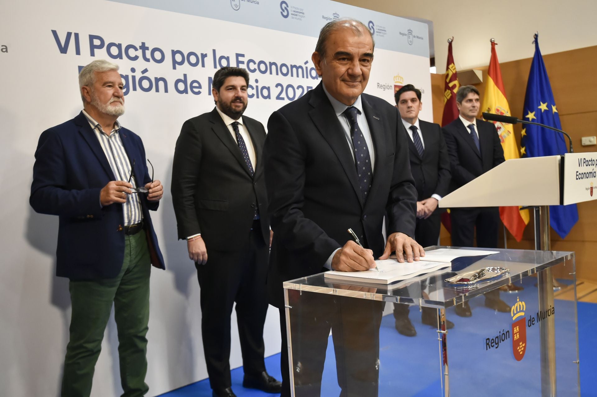 En imágenes, el acto de firma del VI Pacto por la Economía Social en la Región