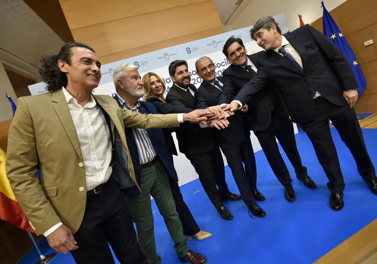 En imágenes, el acto de firma del VI Pacto por la Economía Social en la Región