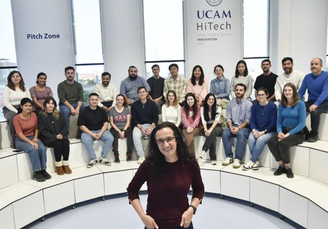 María Cuartero, con buena parte de su equipo en las instalaciones de UCAM SENS esta semana.