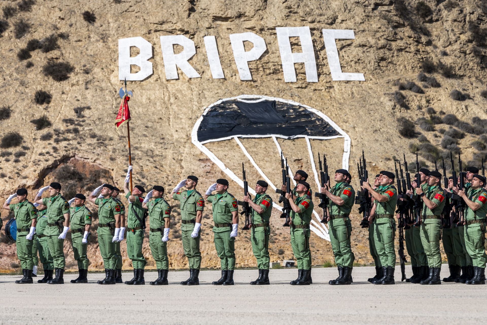 El aniversario de las Fuerzas Paracaidistas del Ejército de Tierra, en imágenes