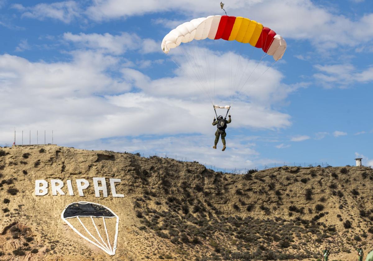 El aniversario de las Fuerzas Paracaidistas del Ejército de Tierra, en imágenes