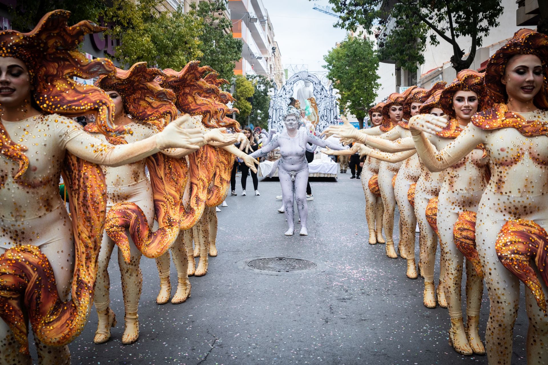 El desfile concurso del Carnaval de Torrevieja, en imágenes