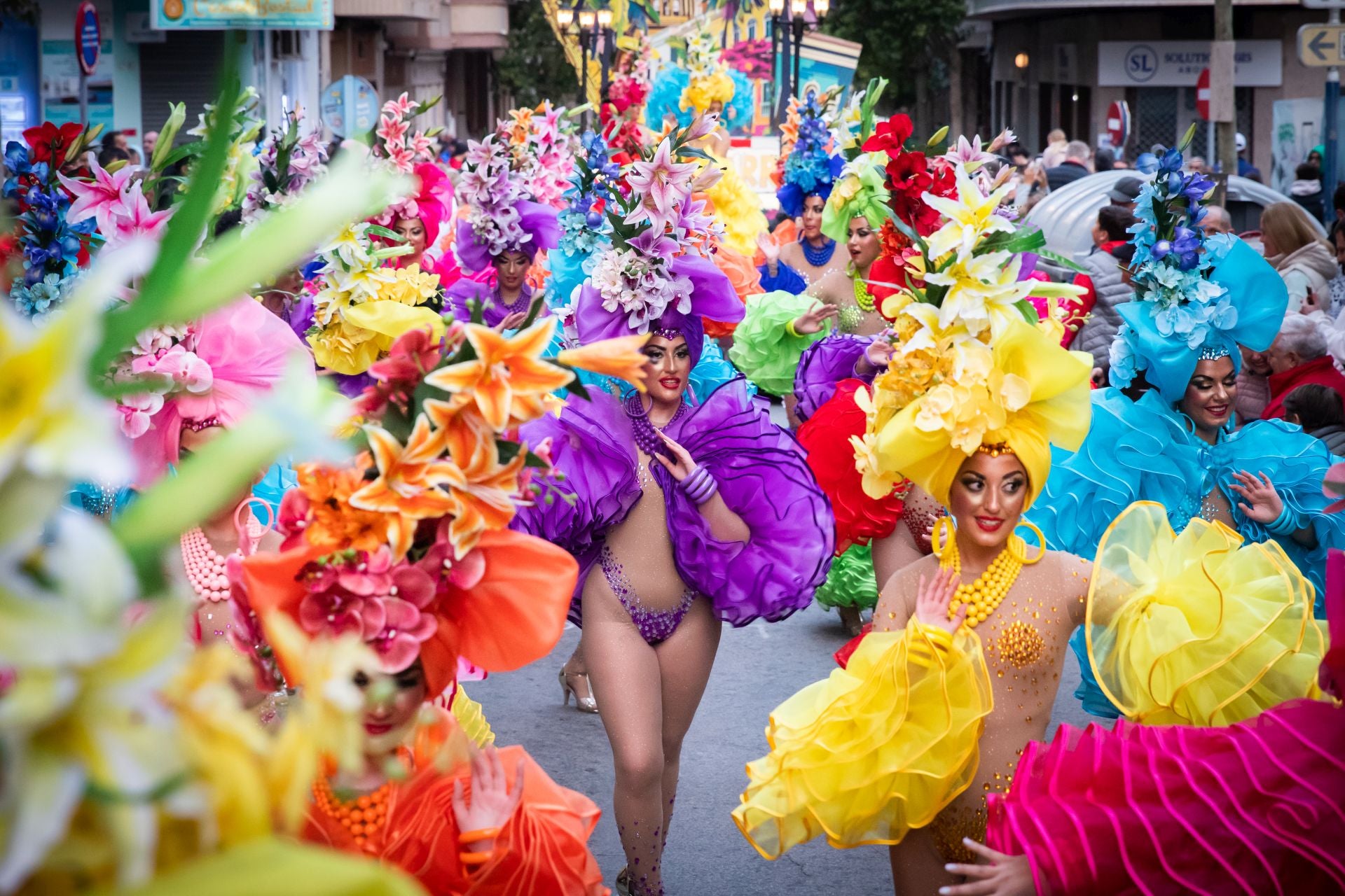 El desfile concurso del Carnaval de Torrevieja, en imágenes