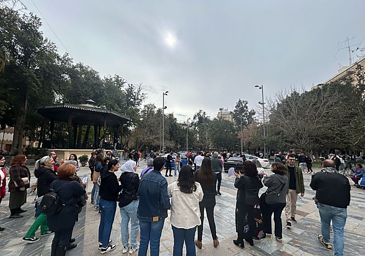 La plataforma, que disponía de un permiso oficial para disponer de la Glorieta, se encontró con otro acto, sin autorización, que ocupaba más de la mitad del espacio