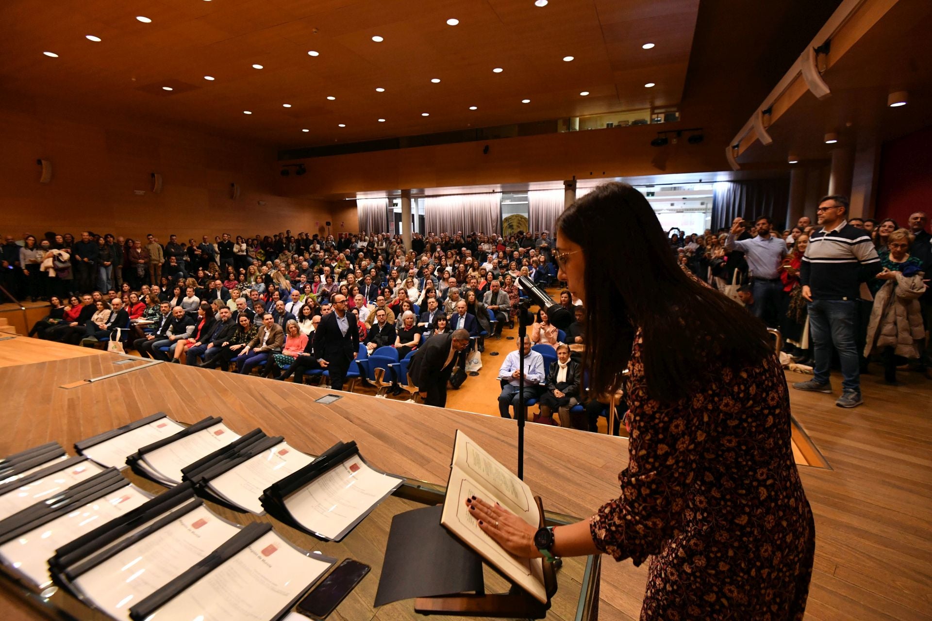 En imágenes, la toma de posesión de los funcionarios de carrera