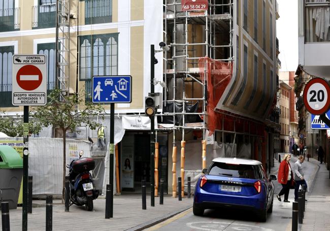 Cámaras a la entrada de la calle San Nicolás.