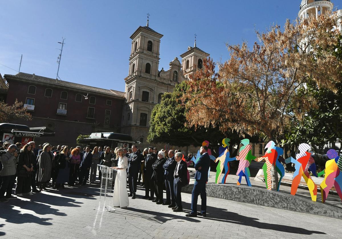 Intervención de Yolanda Díaz, durante la inauguración de la escultura dedicada a la economía social, este miércoles, en la plaza Santo Domingo de Murcia.