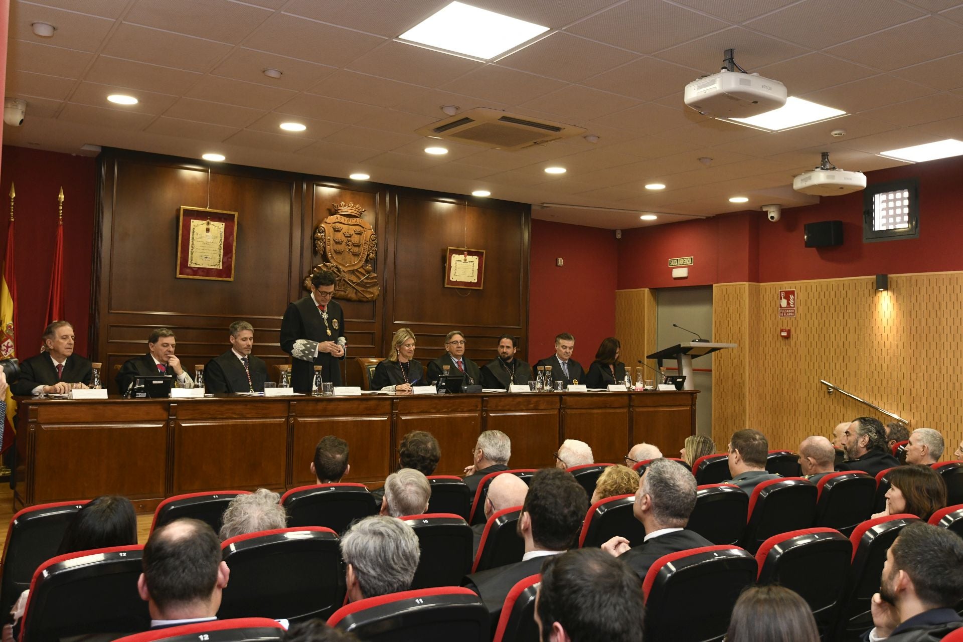 La entrega de medallas de oro a los letrados más veteranos del Colegio de la Abogacía de Murcia, en imágenes