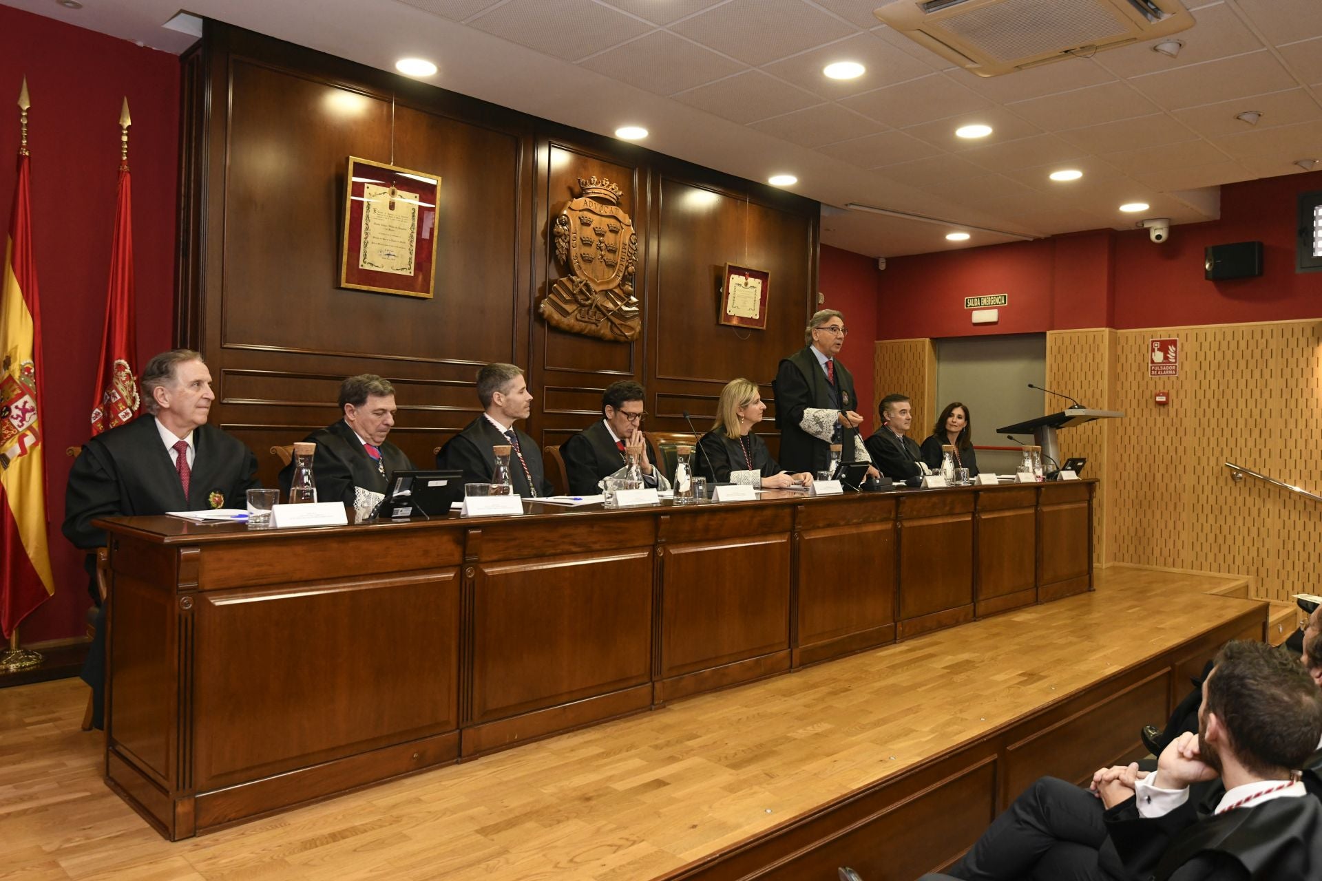 La entrega de medallas de oro a los letrados más veteranos del Colegio de la Abogacía de Murcia, en imágenes