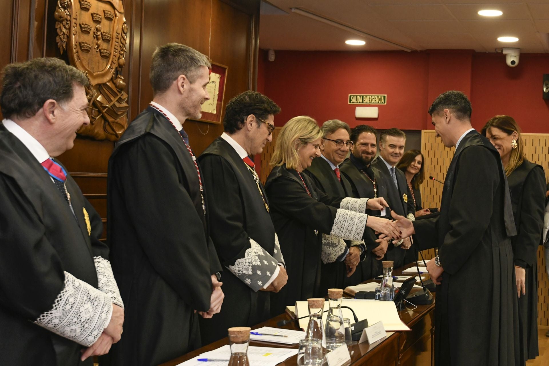 La entrega de medallas de oro a los letrados más veteranos del Colegio de la Abogacía de Murcia, en imágenes