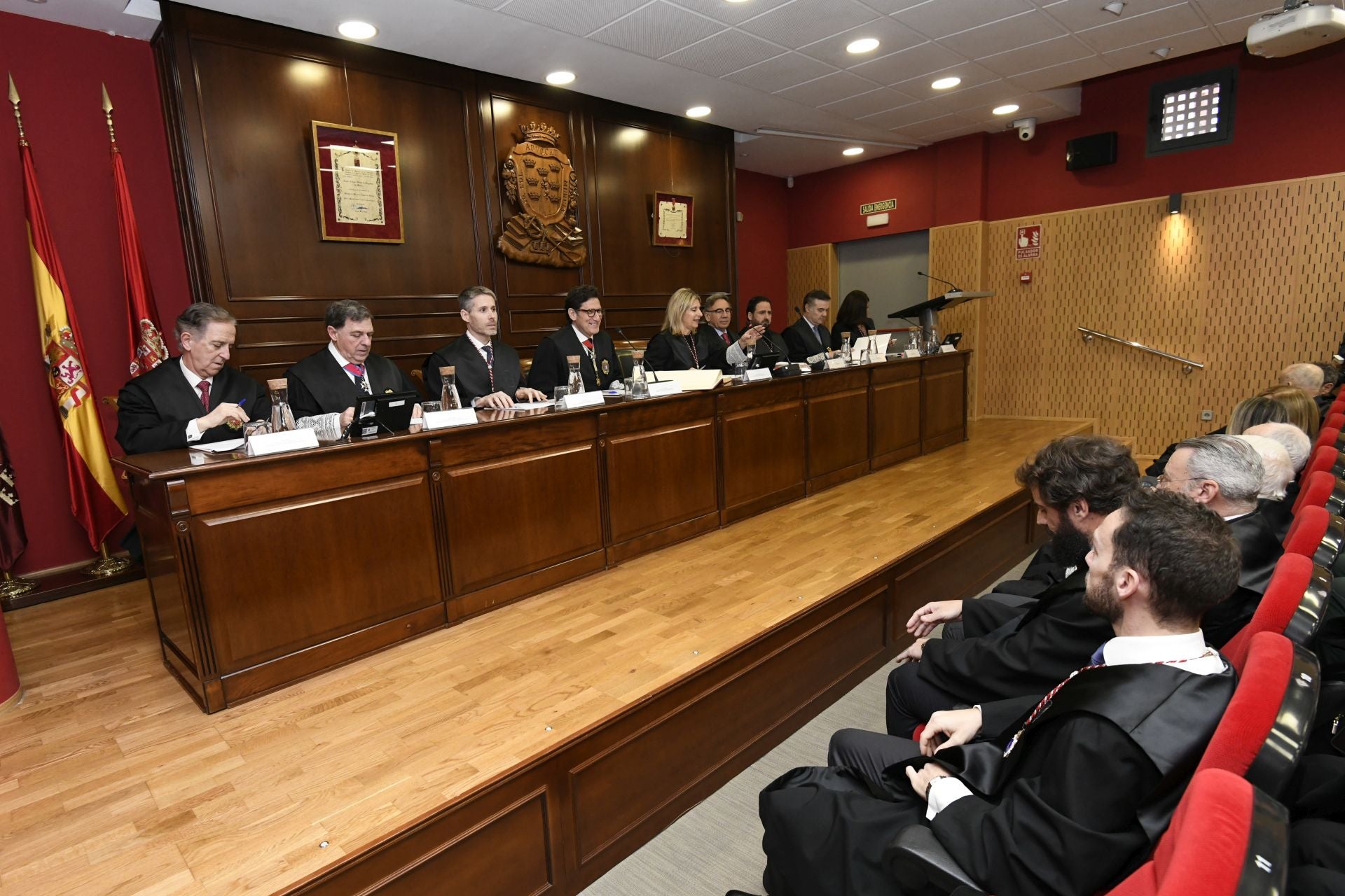 La entrega de medallas de oro a los letrados más veteranos del Colegio de la Abogacía de Murcia, en imágenes