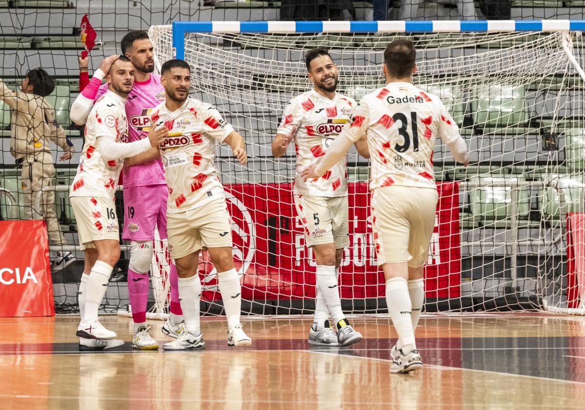 Los jugadores de ElPozo Murcia celebran un gol, este viernes.