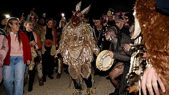Una Mussona que fue liebre y «renace de la tierra» convertida en canguro