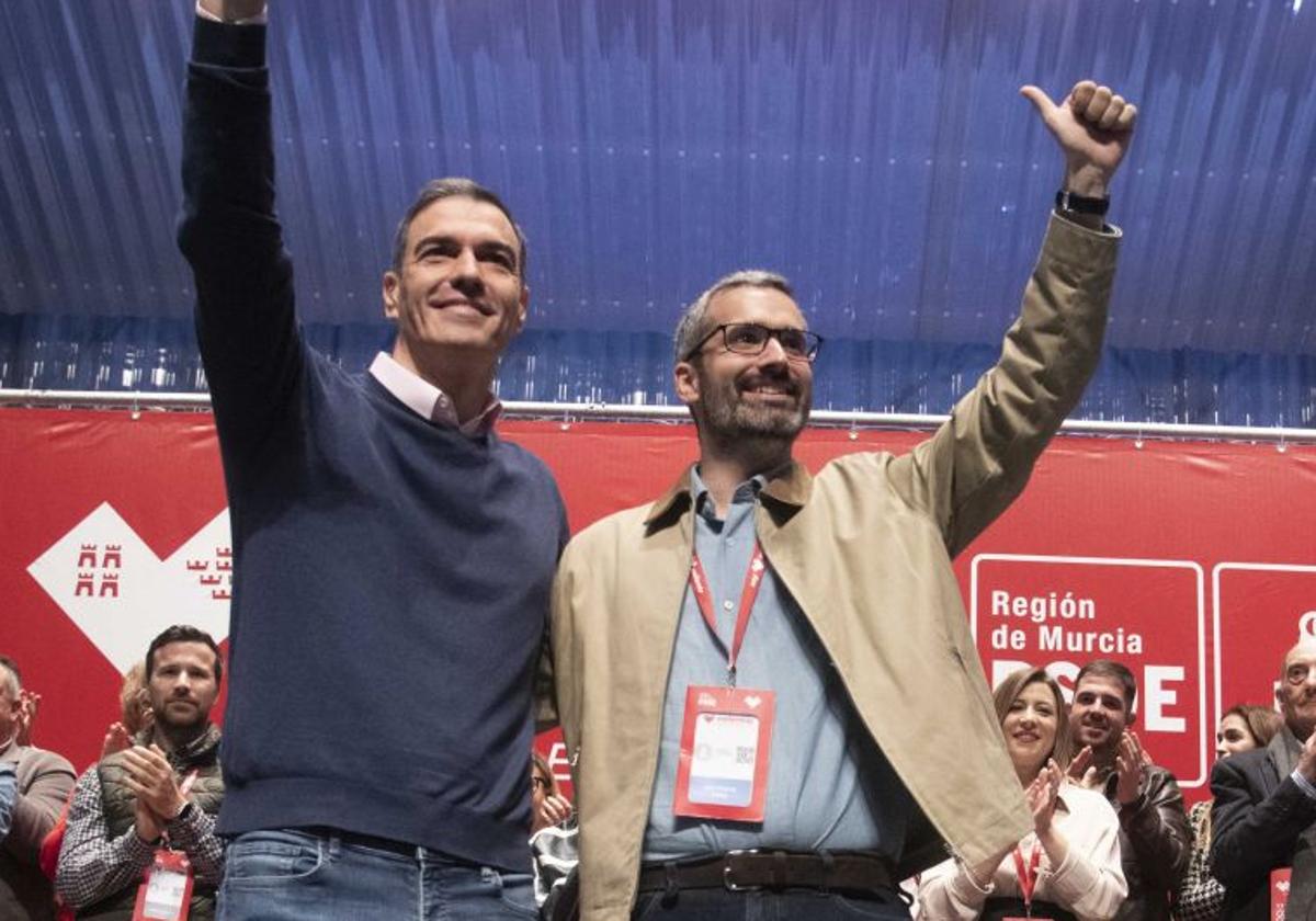 Francisco Lucas junto a Pedro Sánchez este domingo en el Congreso de Cartagena.