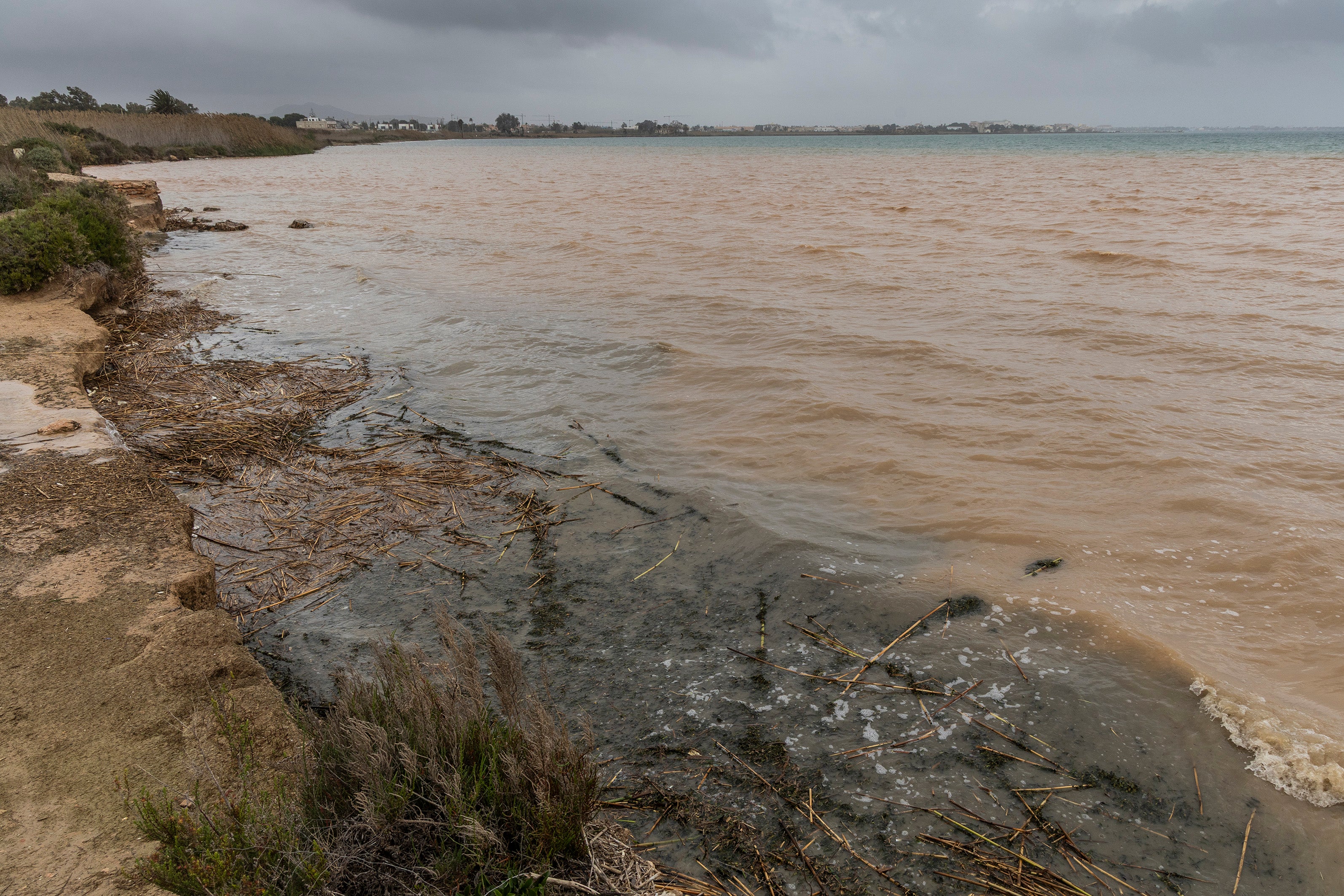 La entrada de agua al Mar Menor a través de la rambla del Albujón, en imágenes