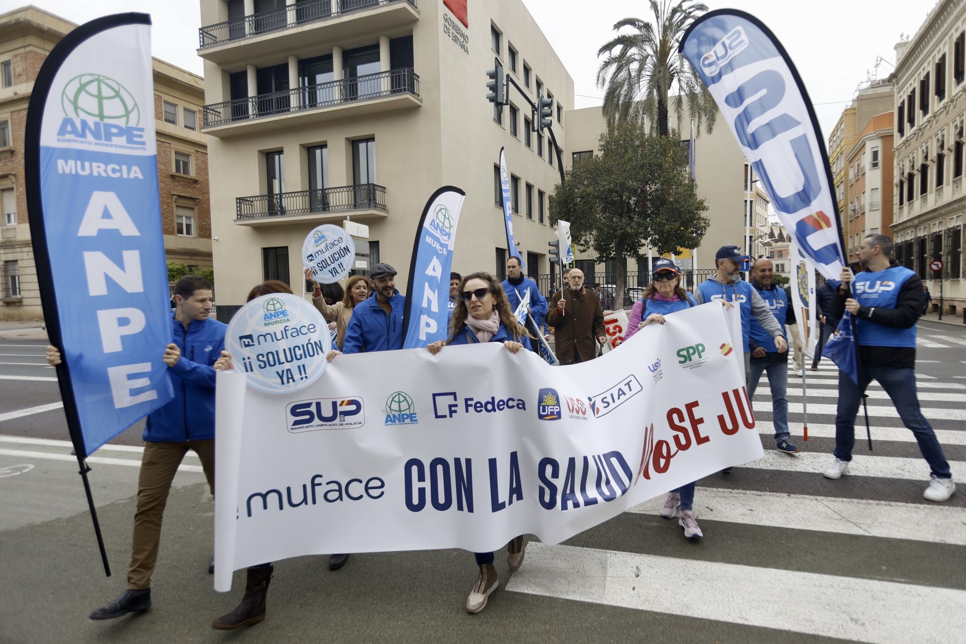 Las imágenes de la protesta de los funcionarios en Murcia pidiendo una solución a Muface