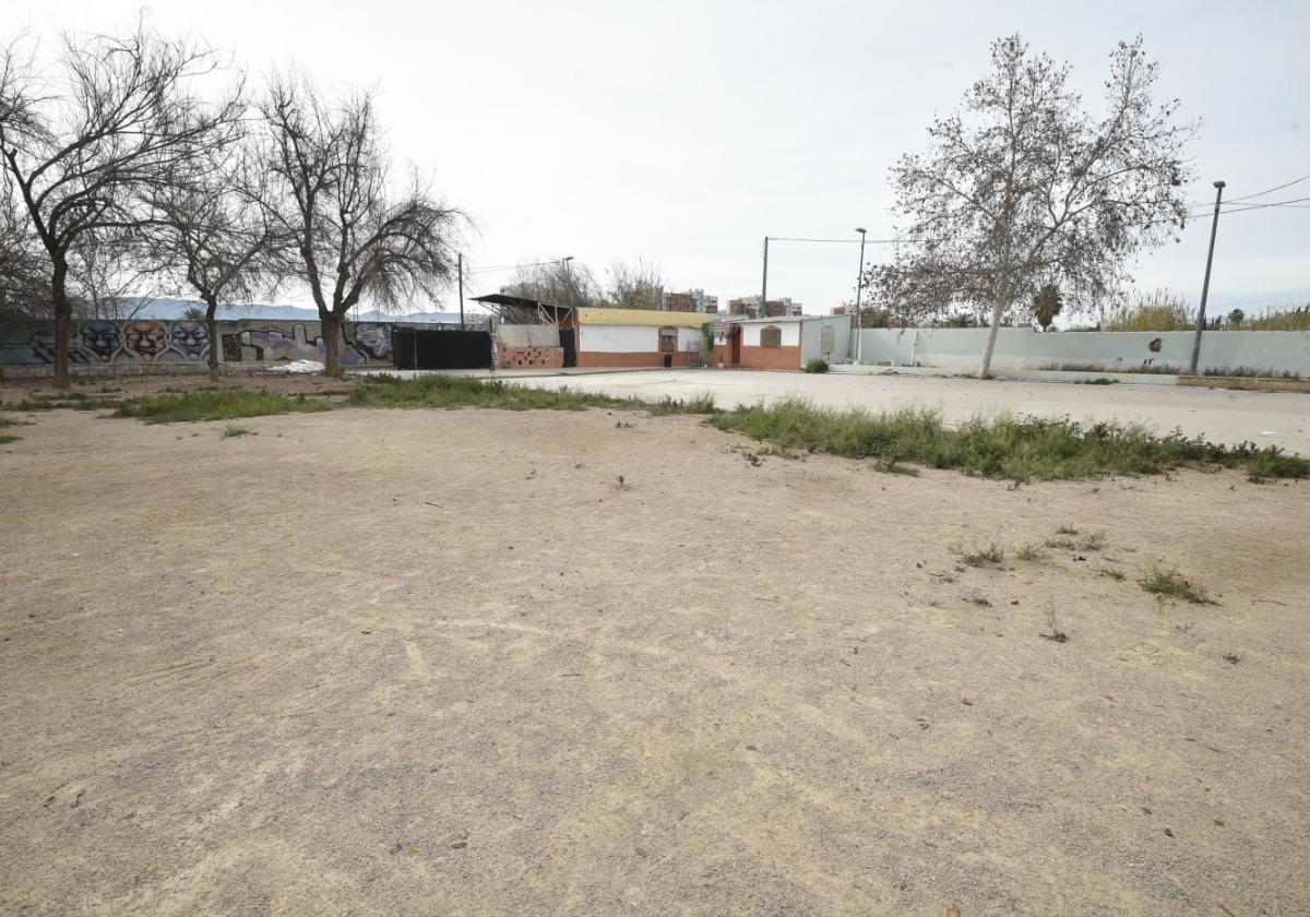 Solar municipal propuesto para el centro cultural por la asociación vecinal, situado en el número 3 de la calle San Pedro.