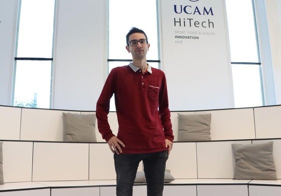 El investigador Alejandro Rodríguez en las instalaciones de UCAM HiTech.