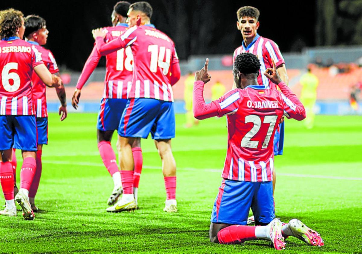 Janneh celebra el gol del filial rojiblanco ante el Villarreal B.