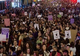 Cientos de manifestantes,durante la protesta del 8 de marzo de 2023.