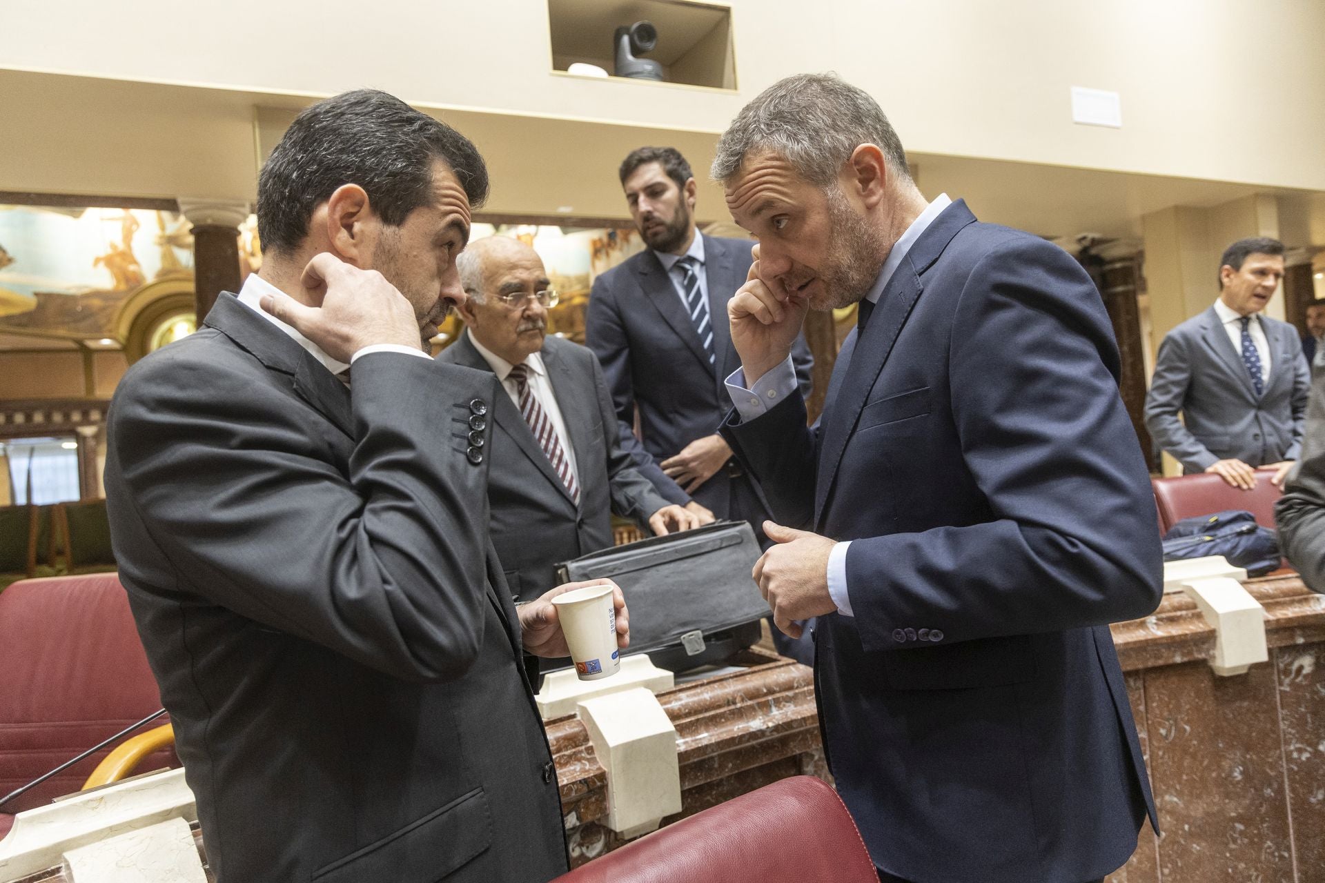 El Pleno de la Asamblea Regional de este viernes, en imágenes