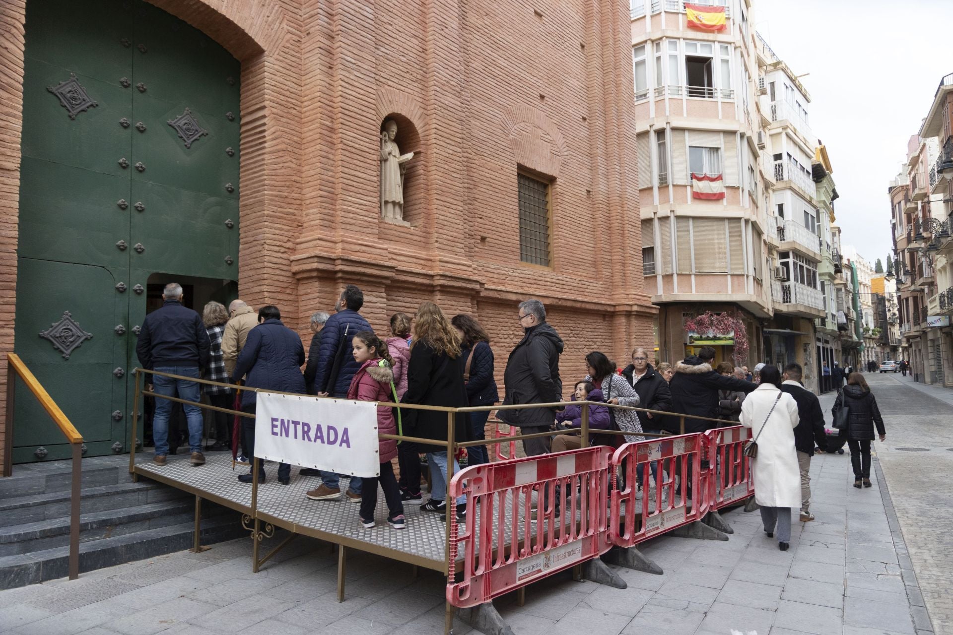 En imágenes, el besapié al Cristo de Medinaceli en Cartagena