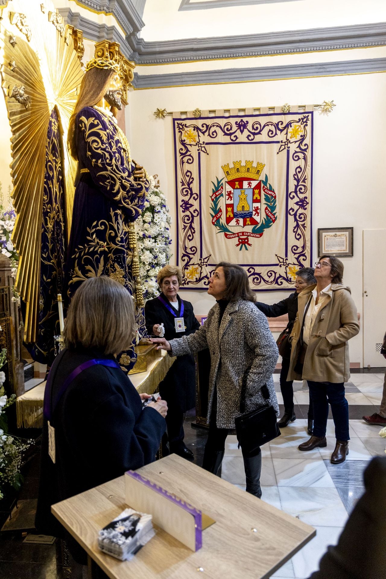 En imágenes, el besapié al Cristo de Medinaceli en Cartagena