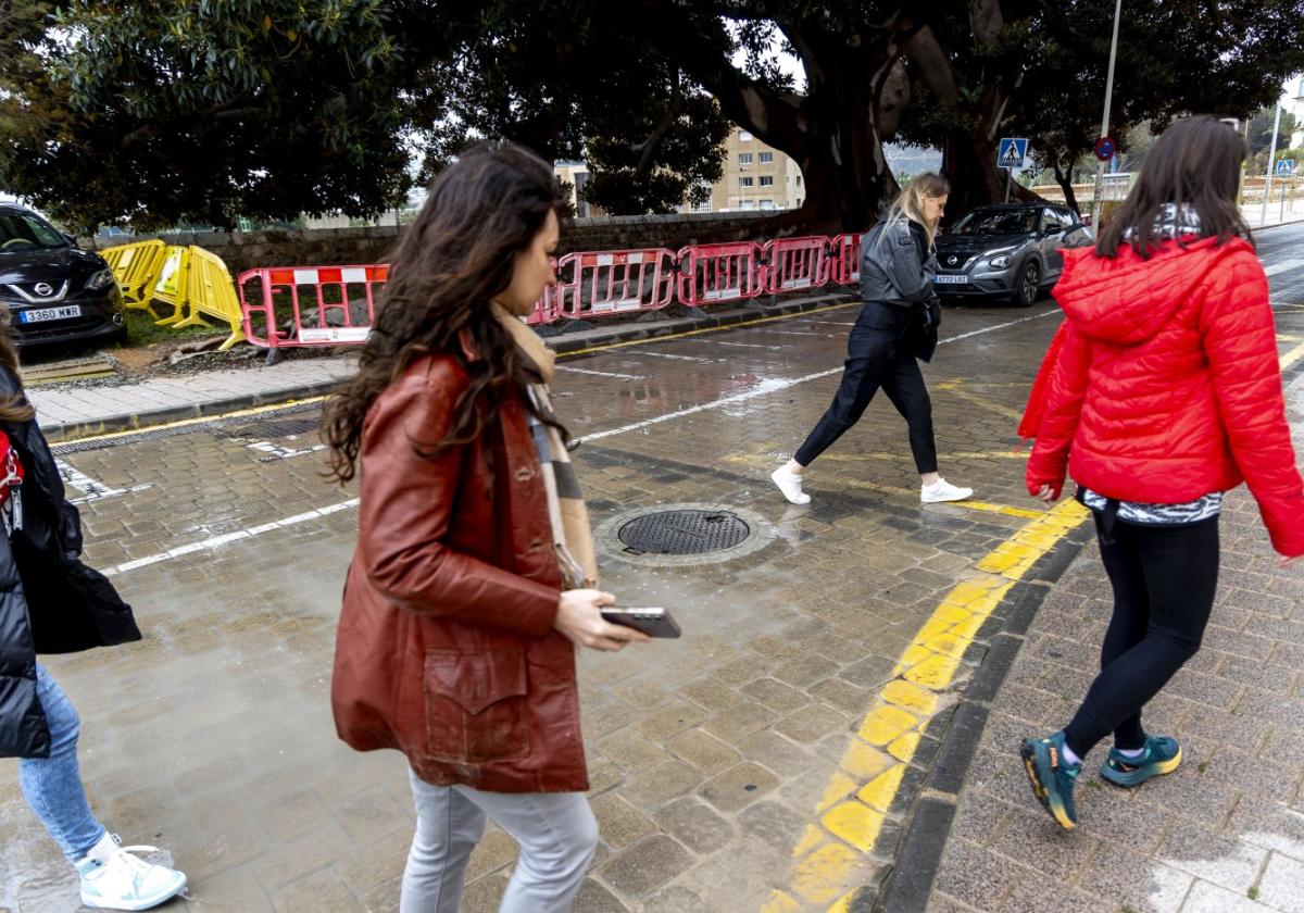 El paso de las lluvias revela multitud de deficiencias ocultas en calles y plazas de cartagena | la verdad
